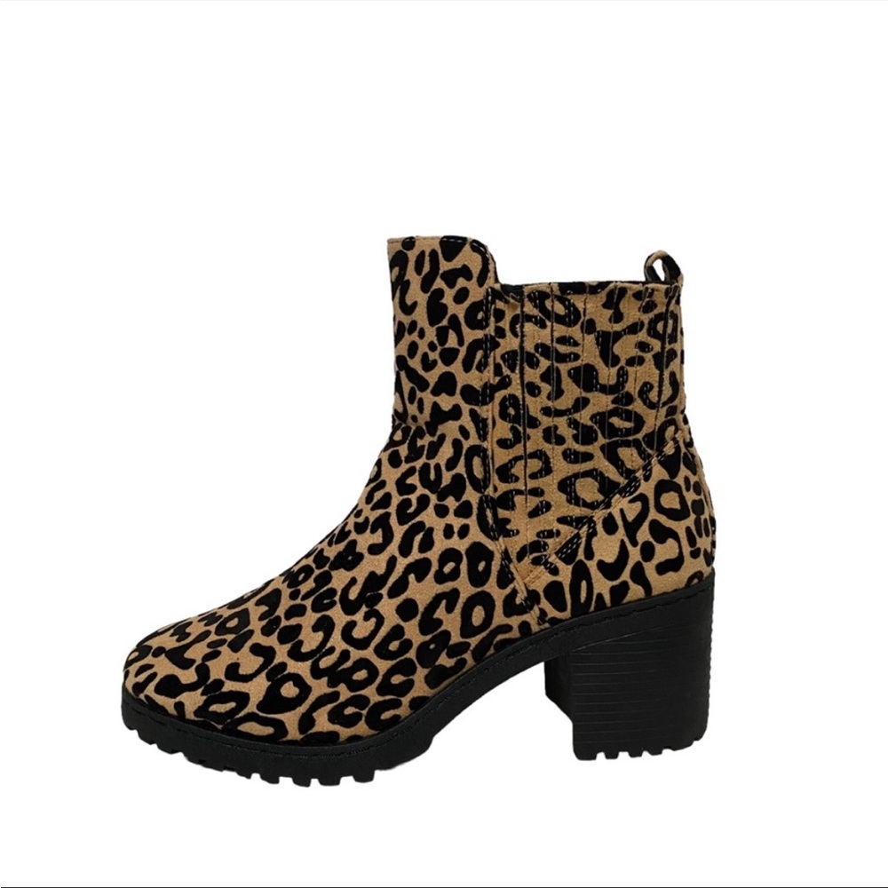 Quipid leopard animal print chunky moto boots Size 5